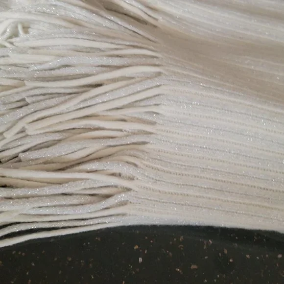 Max Studio Home Throw - Picture 9 of 11